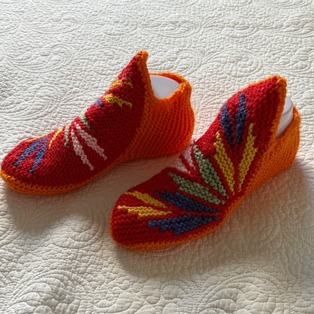 Handmade Red Knit Slippers with Multicolor Leaf Pattern - Picture 2 of 5
